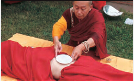 莫知仁波且修攤屍拙火定製煉“喀卓安得丸”