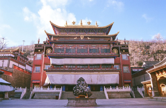 宗喀巴大師出生地塔爾寺致函恭賀南無第三世多杰羌佛